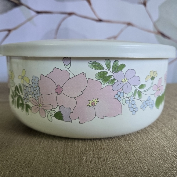 KOBË BOWLS | Vintage Enamelware Nesting Bowls in Floral 3-pc Set - Picture 10 of 16